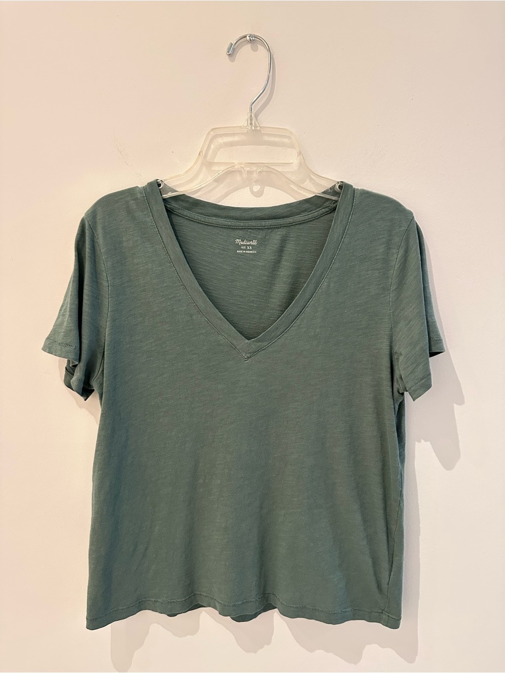 Madewell Whisper Slub Cotton V-Neck Short Sleeve Tee in Sage Green
